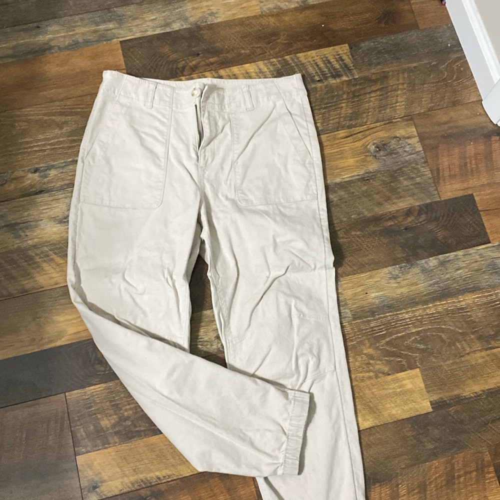 Jeans with elastic bottom